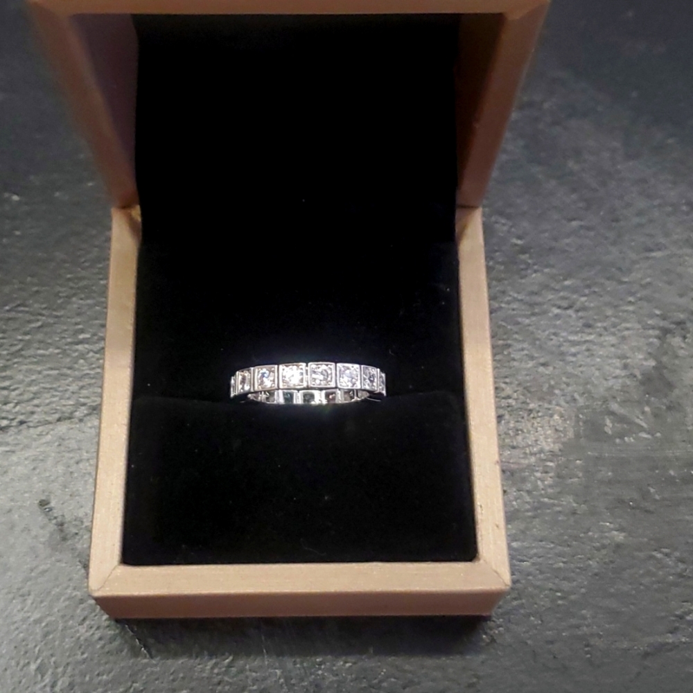 Ladies eternity band